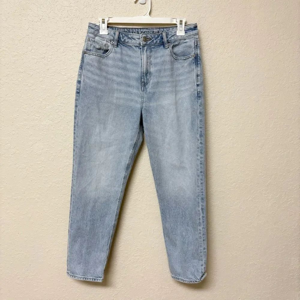 American Eagle Mom Jean Strigid Blue Denim Light Wash Size 8 Short